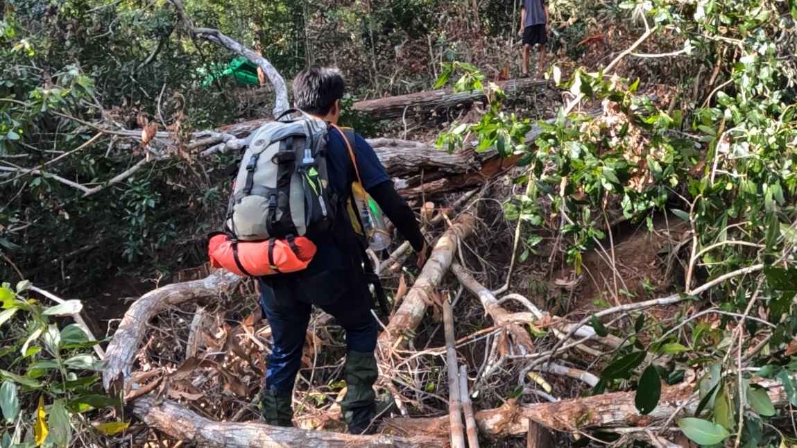 Pekerjaan Berat : Survei Densifikasi Pilar Batas Negara